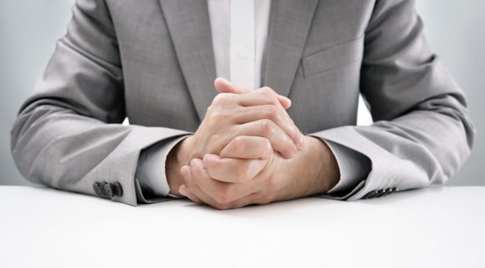 Cum te imbraci cand mergi la interviu? TOP 3 tinute populare