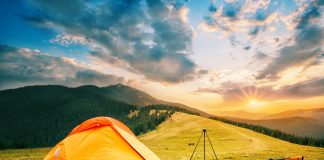 Cum te pregatesti pentru o iesire la munte cu cortul? 3 aspecte esentiale