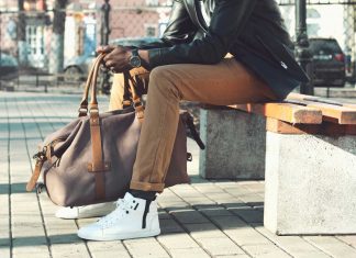 Ținutele casual, iubite de femei când le poartă bărbații? Află cu ce trebuie să te îmbraci ca să atragi privirile pe străzile din Bacău! Ținute casual pentru bărbați