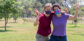 Cum se imbraca bacauancele in perioada Starii de Alerta pentru o iesire cu prietenii