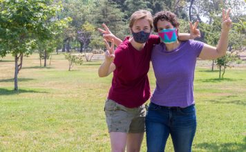 Cum se imbraca bacauancele in perioada Starii de Alerta pentru o iesire cu prietenii