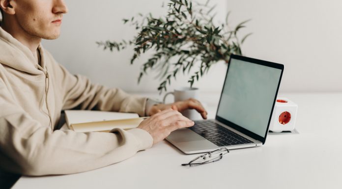 Importanța ochelarilor cu protecție pentru calculator Importanța ochelarilor cu protecție pentru calculator