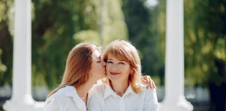 Arată-i mamei tale cât de mult o prețuiești cu o bijuterie Pandora! Arată-i mamei tale cât de mult o prețuiești cu o bijuterie Pandora!