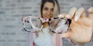 La cât timp trebuie schimbați ochelarii de vedere La cât timp trebuie schimbați ochelarii de vedere