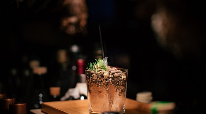 5 rețete de cocktailuri cu rom, ușor de preparat 5 rețete de cocktailuri cu rom, ușor de preparat