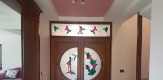 Vitralii din sticlă şi alte decoraţiuni impresionante
