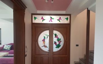Vitralii din sticlă şi alte decoraţiuni impresionante