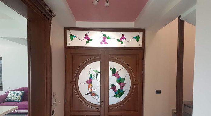 Vitralii din sticlă şi alte decoraţiuni impresionante
