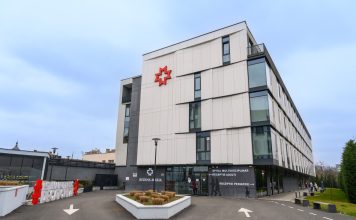 REGINA MARIA 3.0: Reţeaua de sănătate semnează cea mai mare tranzacţie de pe piaţa medicală din Europa Centrală şi de Est REGINA MARIA 3.0: Reţeaua de sănătate semnează cea mai mare tranzacţie de pe piaţa medicală din Europa Centrală şi de Est