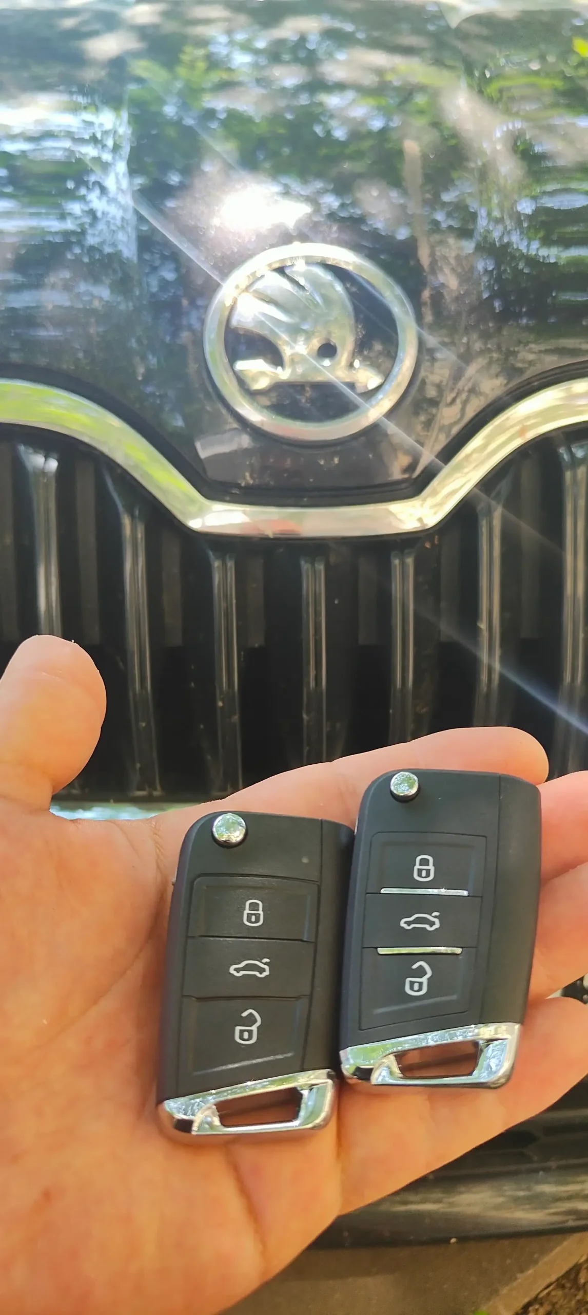 Chei auto pierdute sau contact defect la Bacău? Există un tehnician care vine la tine